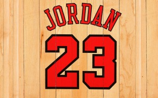 【竞彩网入口】意甲赛场主裁判现低级失误，拉齐奥开门球竟遭越位判罚，坠球恢复比赛引发轩然大波