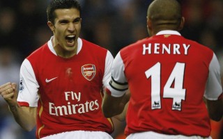 竞彩网入口：活塞四连胜遭火箭终结，战绩定格32胜11负—终场海报引发热议