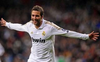 竞彩网_足球之夜疯狂演绎，巴黎6-3神奇夺冠，皇马2-1晋级决赛，C罗尝两连败苦果